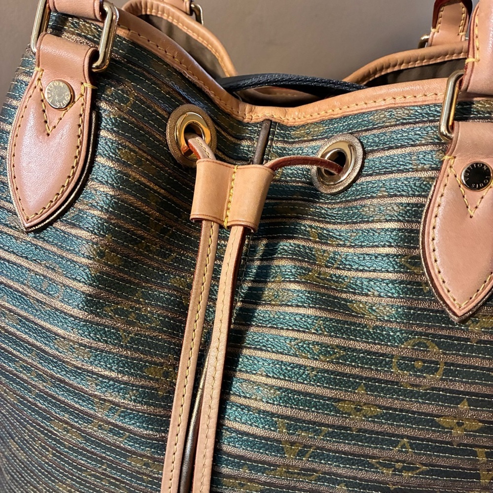 Louis Vuitton LIMITED EDITION Eden Neo Bucket Bag - Picture 10 of 16